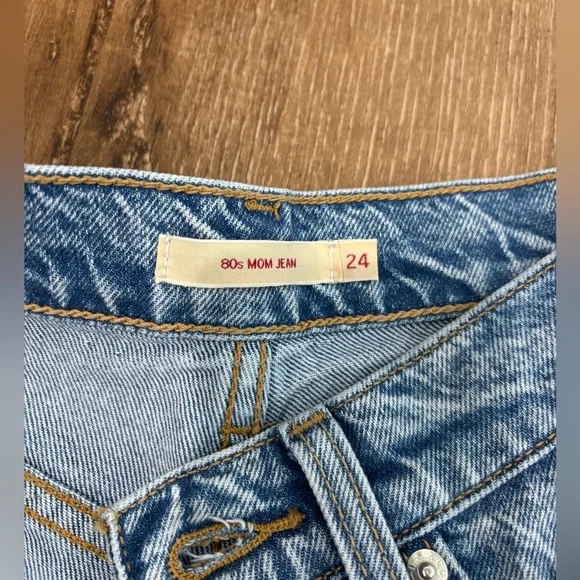 Levi’s 80s mom Jean - Picture 5 of 6
